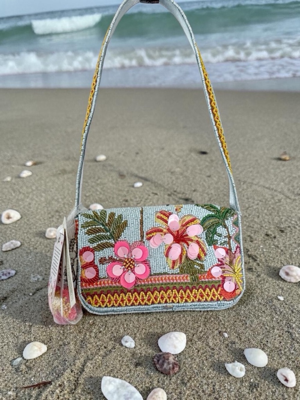 Hawaiian themed beaded shoulder bag w/hibiscus bag charm